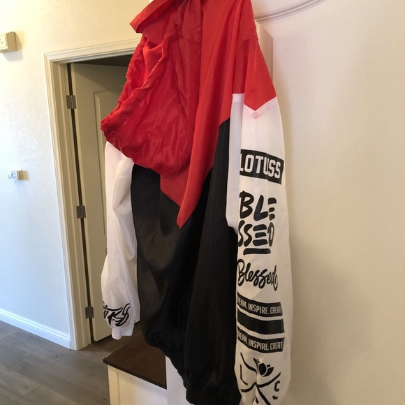 Lotus windbreaker - Picture 2 of 4